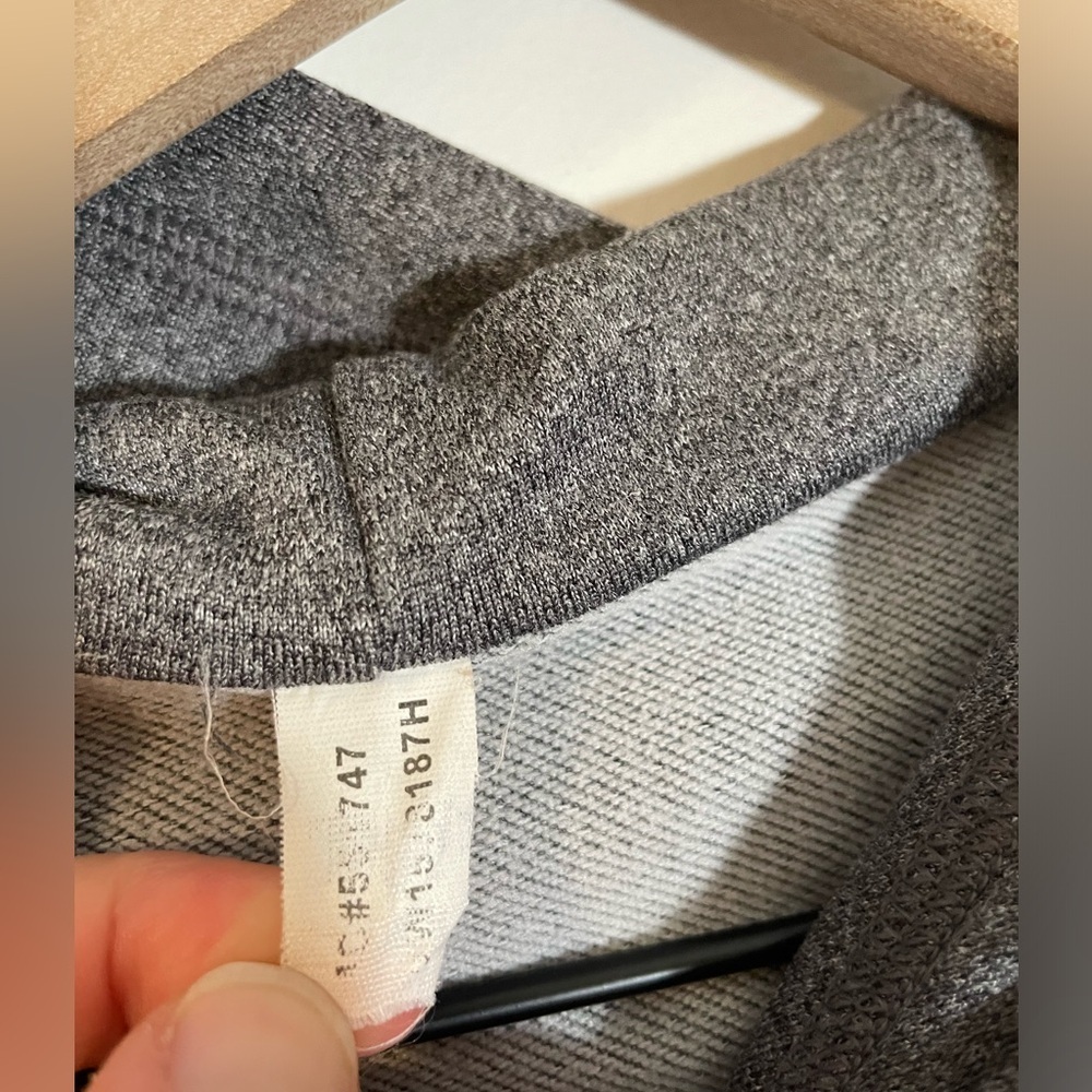 UW Whitewater Warhawks Under Armour Gray Hoodie Sweatshirt Small Lightweight WI - Picture 5 of 8